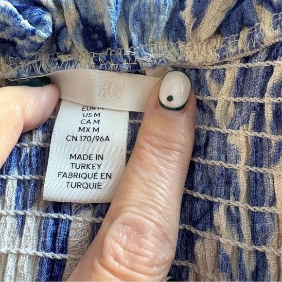 H&M Floral Print Smocked Waist Midi Dress in Blue and White - Picture 3 of 17